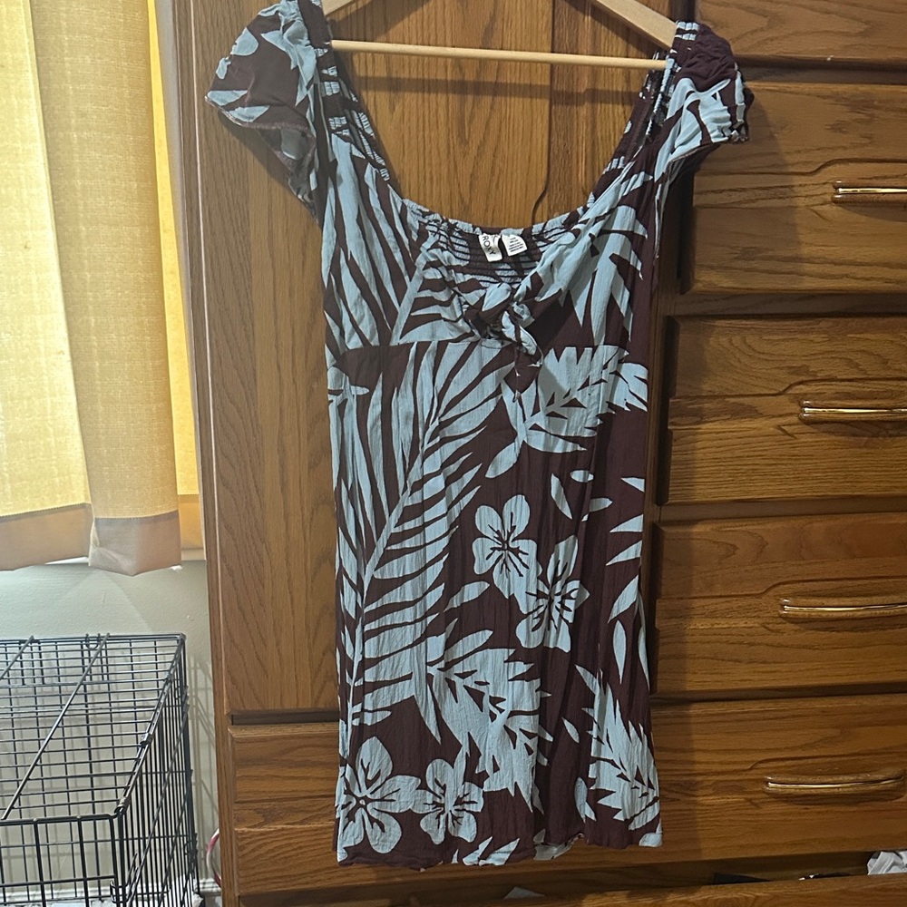Roxy Maroon and Gray Patterned Top